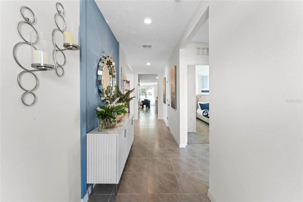 Activo con contrato: $384,990 (4 camas, 2 baños, 1828 Pies cuadrados)