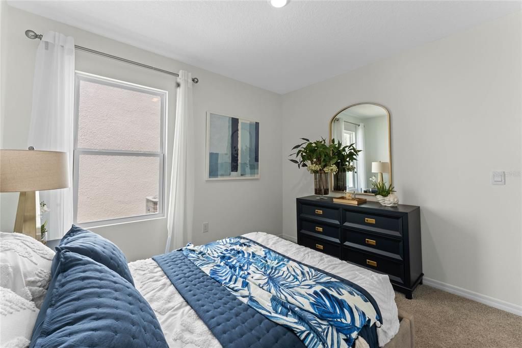 Activo con contrato: $384,990 (4 camas, 2 baños, 1828 Pies cuadrados)