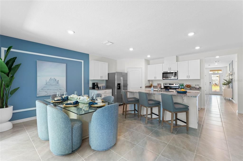 Activo con contrato: $384,990 (4 camas, 2 baños, 1828 Pies cuadrados)