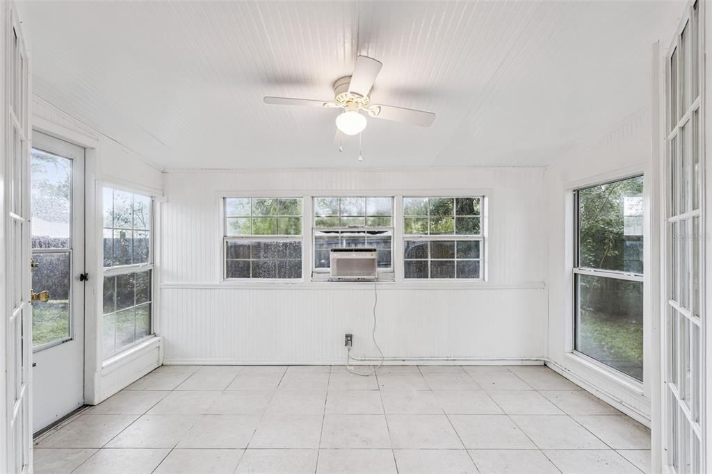 Active With Contract: $240,000 (2 beds, 2 baths, 1116 Square Feet)