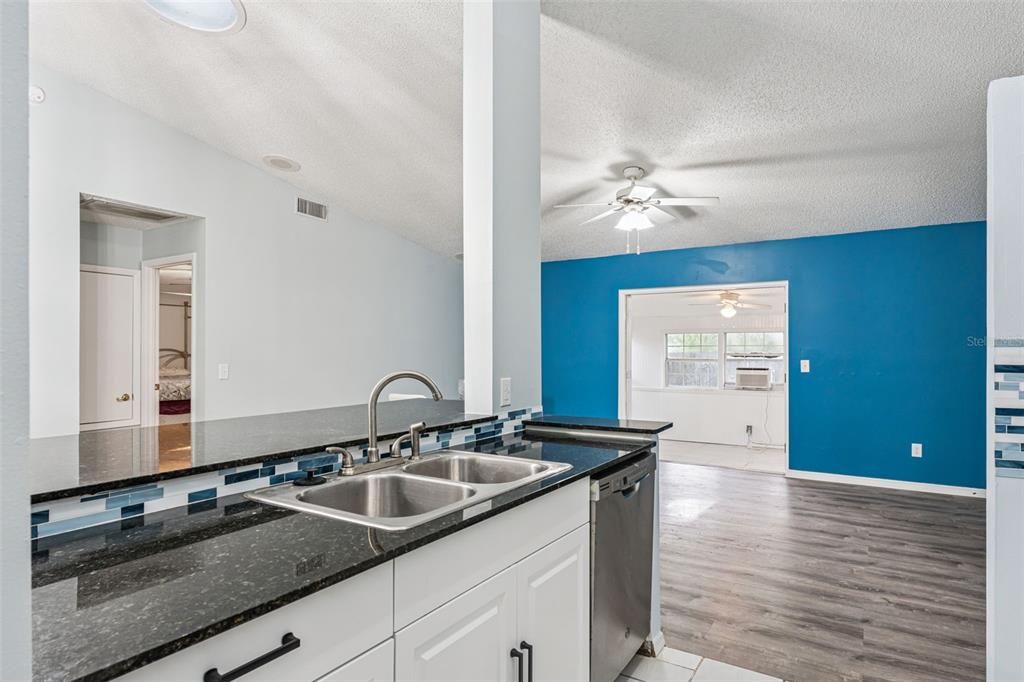 Active With Contract: $240,000 (2 beds, 2 baths, 1116 Square Feet)