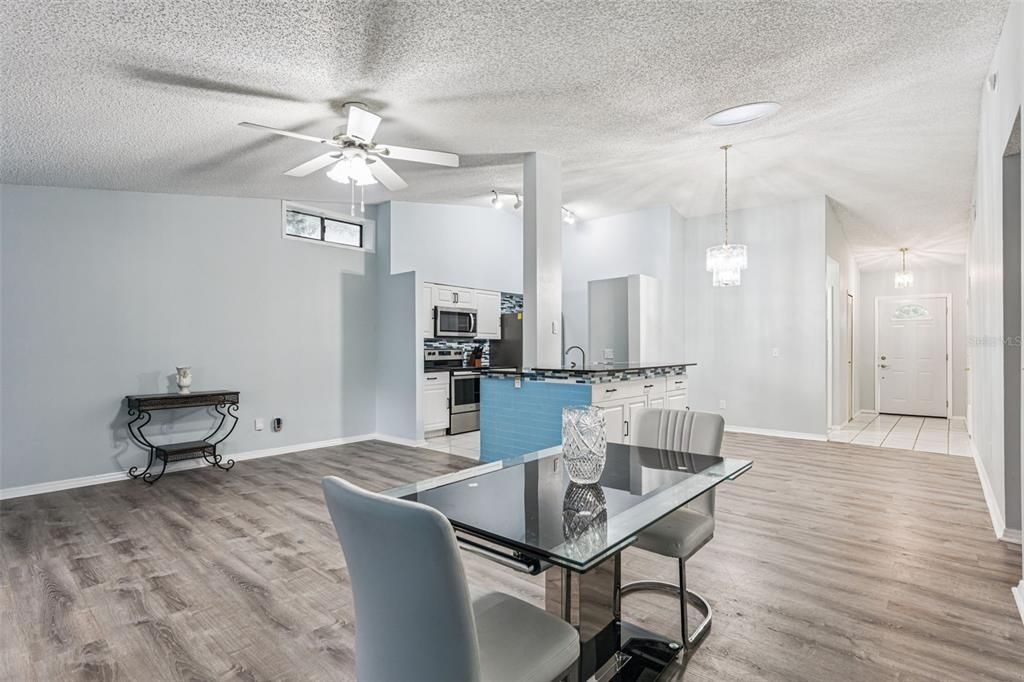 Active With Contract: $240,000 (2 beds, 2 baths, 1116 Square Feet)