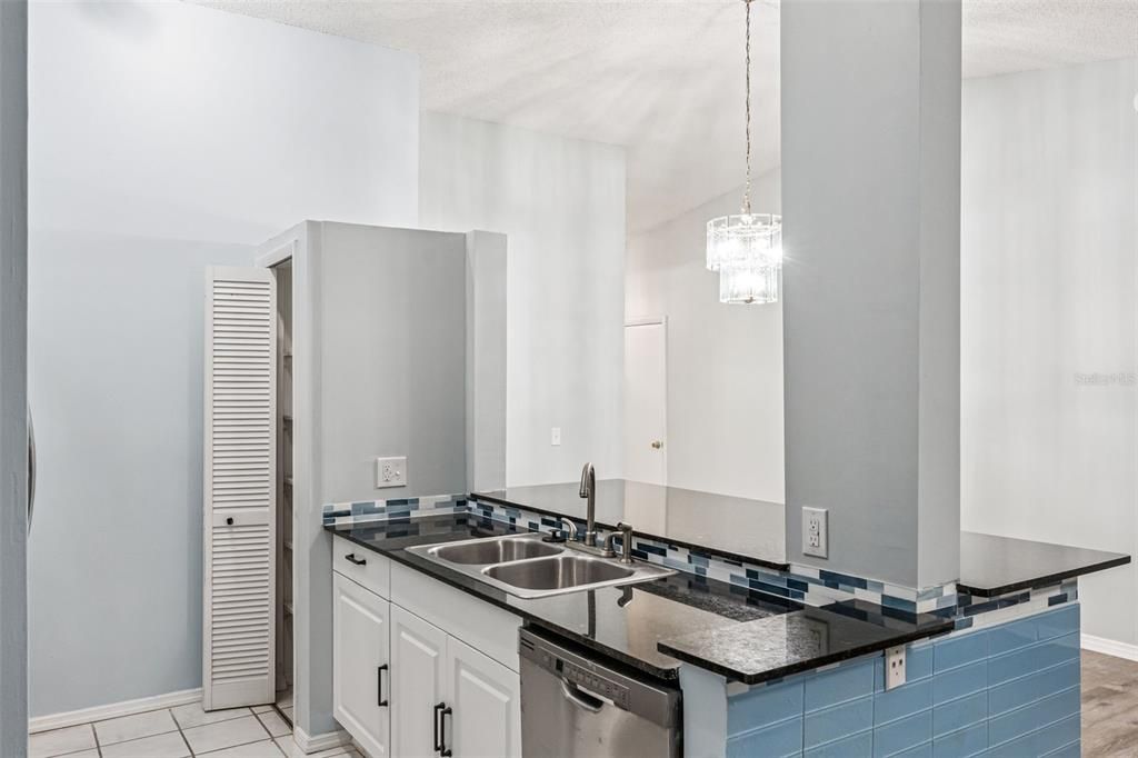 Active With Contract: $240,000 (2 beds, 2 baths, 1116 Square Feet)