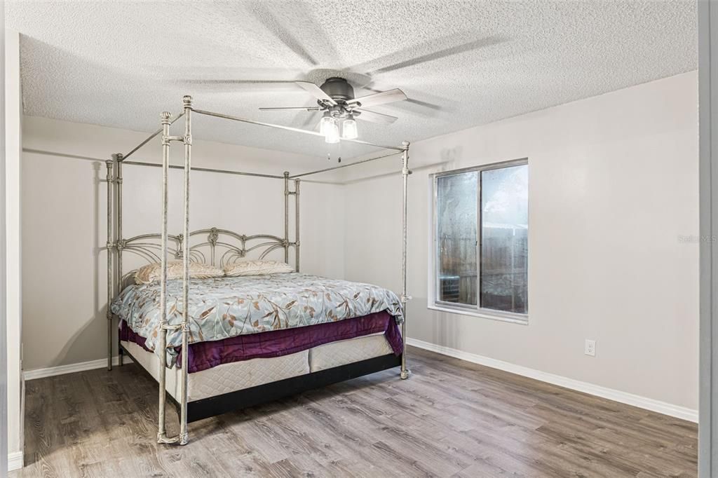 Active With Contract: $240,000 (2 beds, 2 baths, 1116 Square Feet)