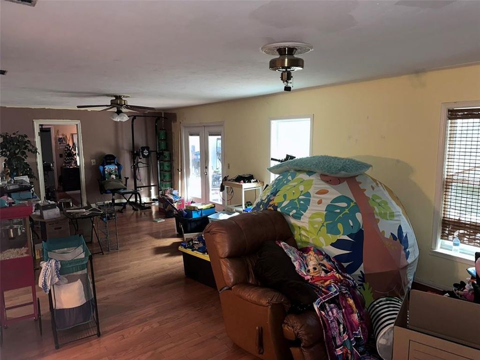 待售: $399,995 (6 贝兹, 3 浴室, 3005 平方英尺)