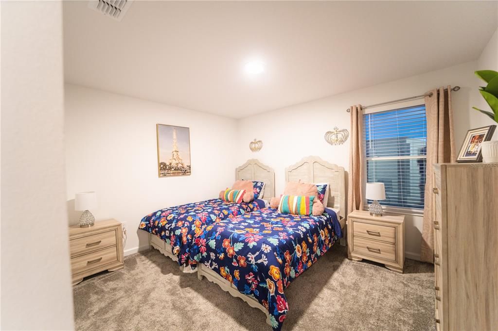 Activo con contrato: $3,500 (5 camas, 3 baños, 2388 Pies cuadrados)