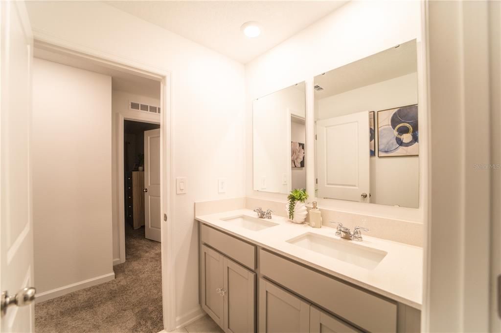 Activo con contrato: $3,500 (5 camas, 3 baños, 2388 Pies cuadrados)