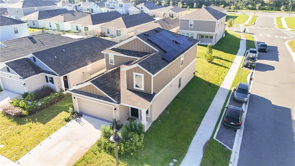 Activo con contrato: $3,500 (5 camas, 3 baños, 2388 Pies cuadrados)