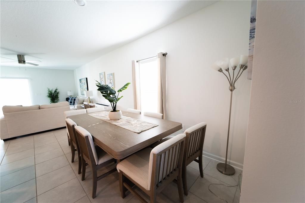 Activo con contrato: $3,500 (5 camas, 3 baños, 2388 Pies cuadrados)