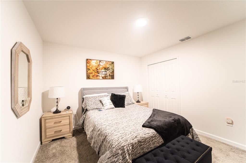 Activo con contrato: $3,500 (5 camas, 3 baños, 2388 Pies cuadrados)