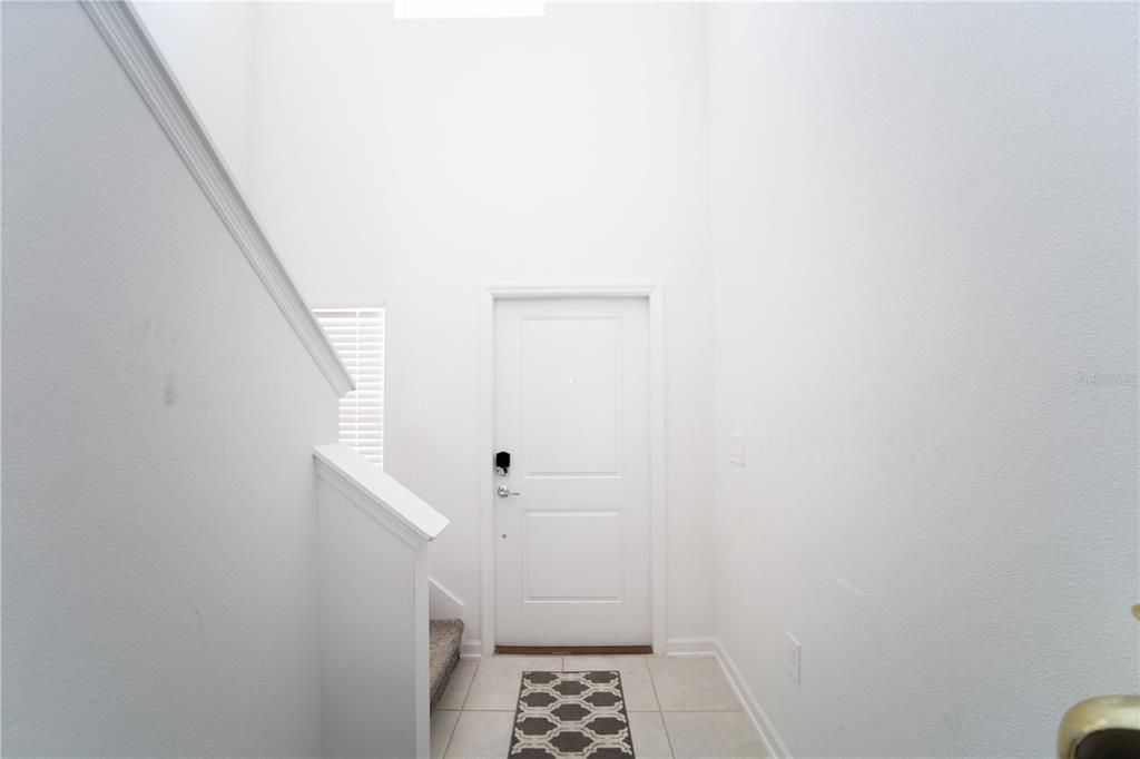 Activo con contrato: $3,500 (5 camas, 3 baños, 2388 Pies cuadrados)