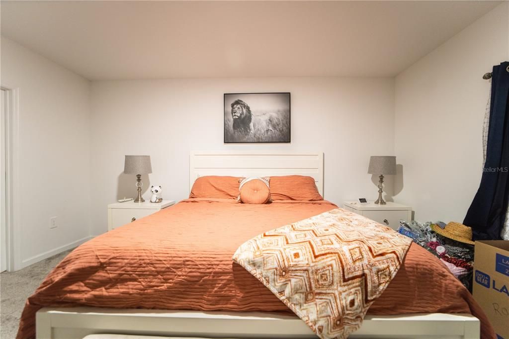 Activo con contrato: $3,500 (5 camas, 3 baños, 2388 Pies cuadrados)