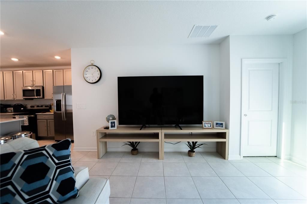 Activo con contrato: $3,500 (5 camas, 3 baños, 2388 Pies cuadrados)