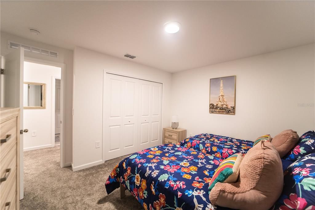 Activo con contrato: $3,500 (5 camas, 3 baños, 2388 Pies cuadrados)