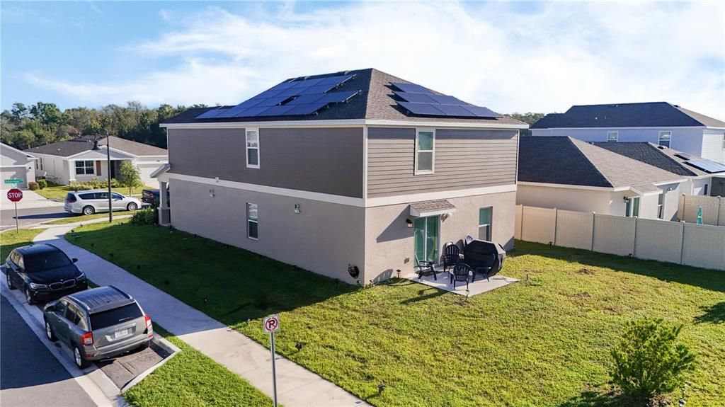 Activo con contrato: $3,500 (5 camas, 3 baños, 2388 Pies cuadrados)