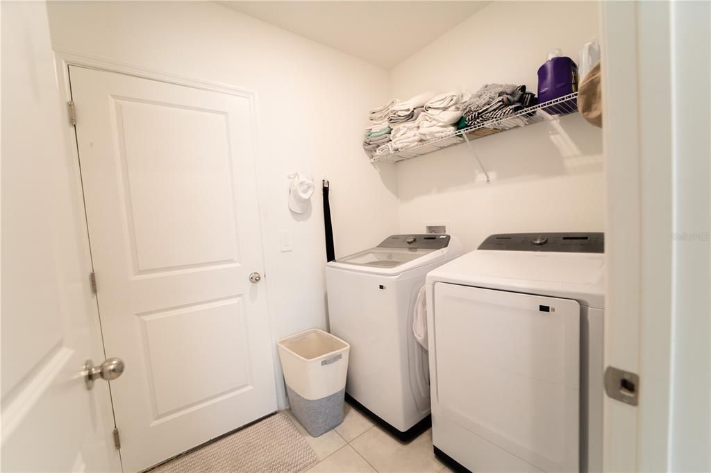 Activo con contrato: $3,500 (5 camas, 3 baños, 2388 Pies cuadrados)