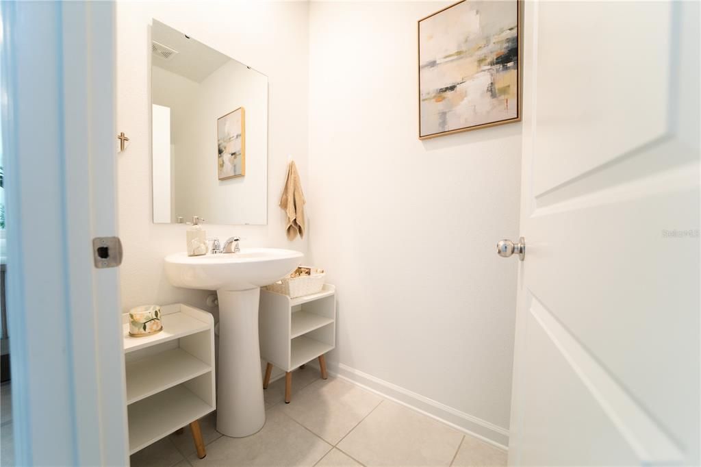 Activo con contrato: $3,500 (5 camas, 3 baños, 2388 Pies cuadrados)