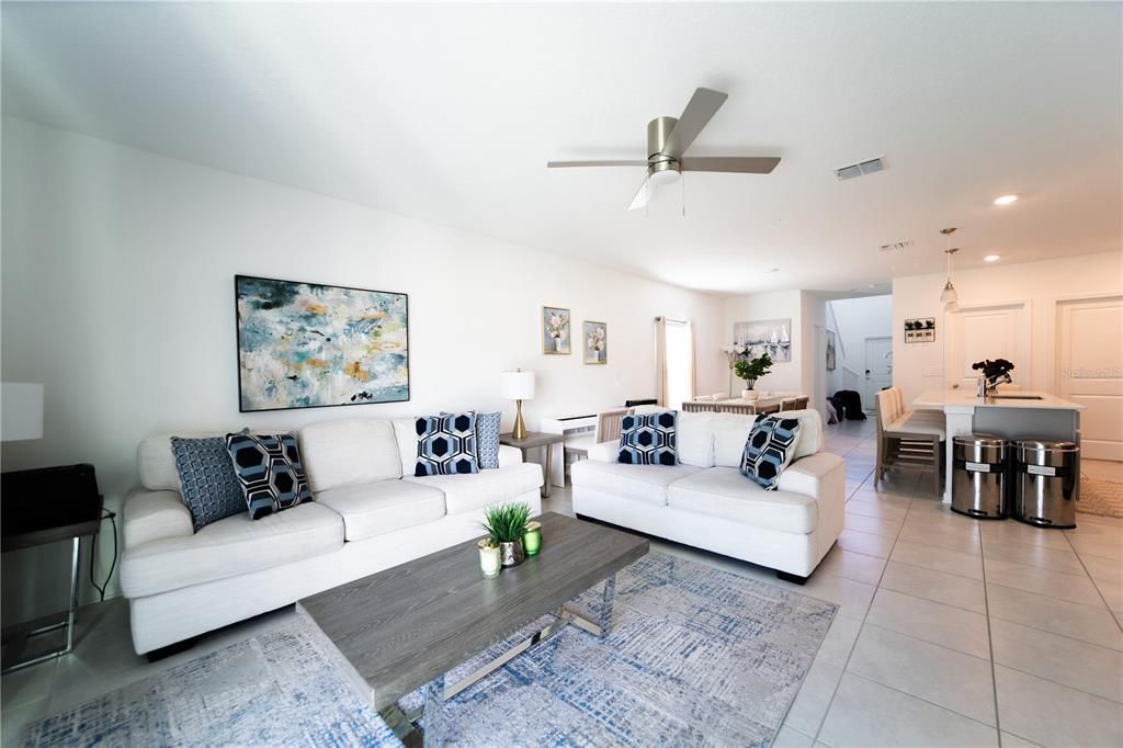 Activo con contrato: $3,500 (5 camas, 3 baños, 2388 Pies cuadrados)