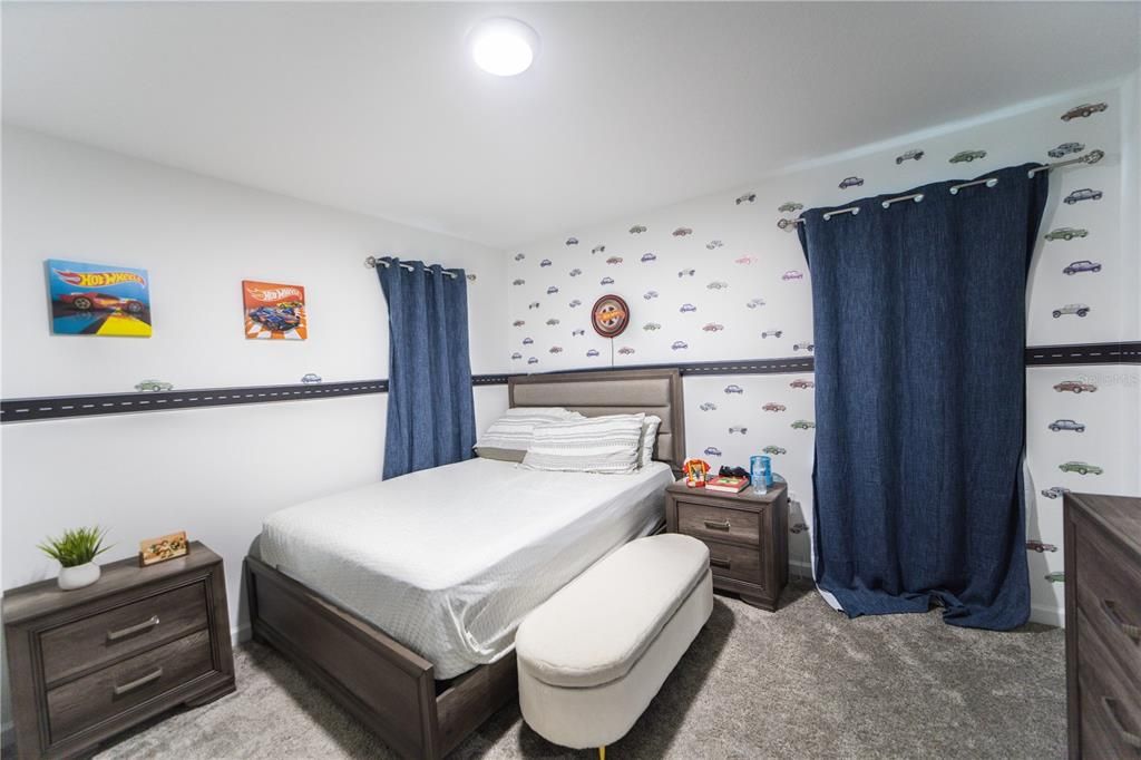 Activo con contrato: $3,500 (5 camas, 3 baños, 2388 Pies cuadrados)