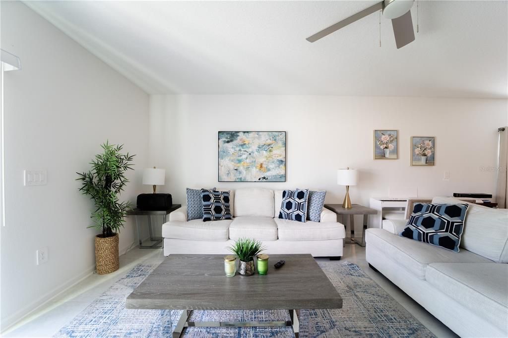 Activo con contrato: $3,500 (5 camas, 3 baños, 2388 Pies cuadrados)