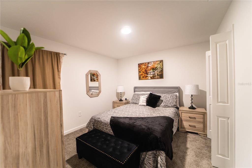 Activo con contrato: $3,500 (5 camas, 3 baños, 2388 Pies cuadrados)