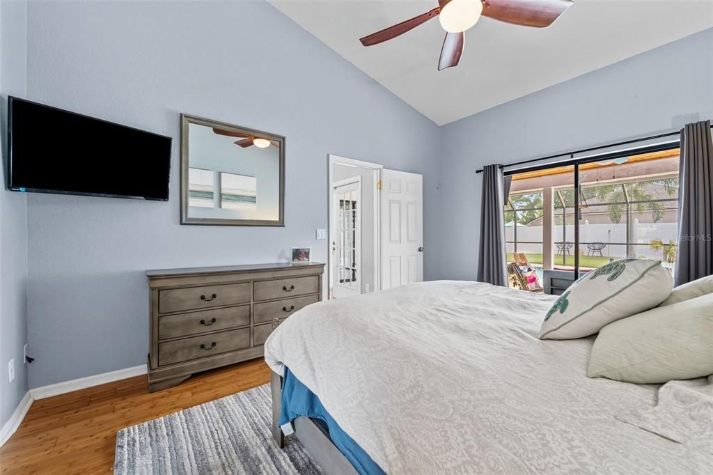 Activo con contrato: $779,900 (4 camas, 2 baños, 2121 Pies cuadrados)