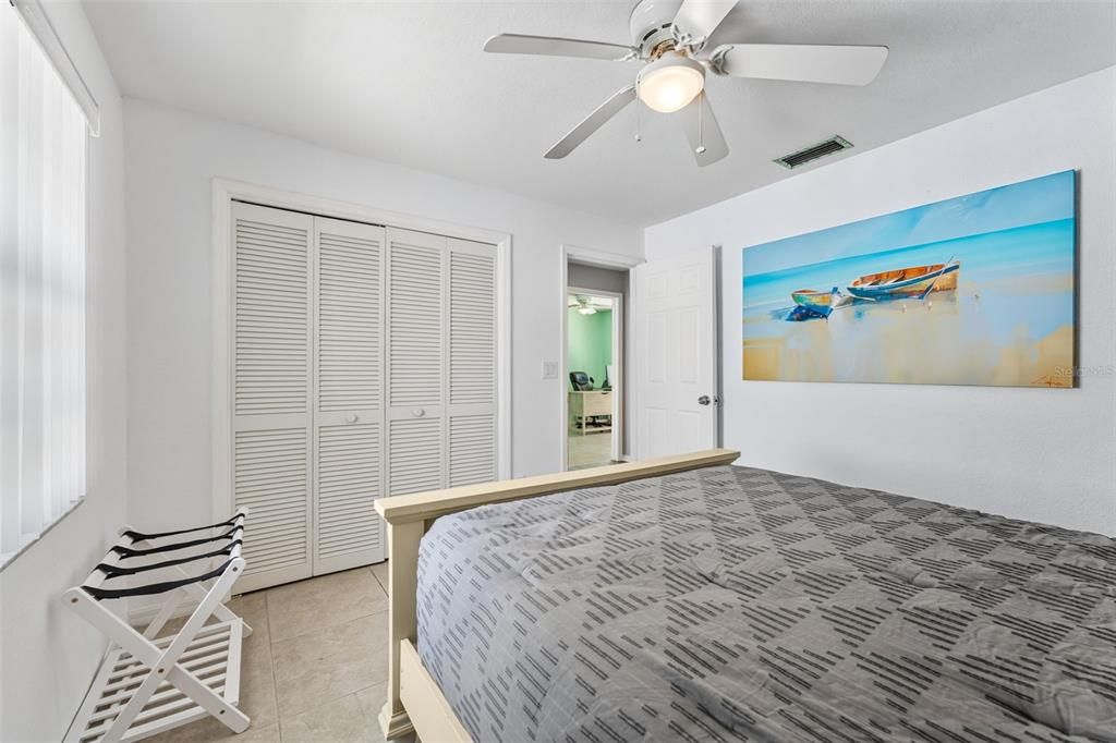 Activo con contrato: $779,900 (4 camas, 2 baños, 2121 Pies cuadrados)