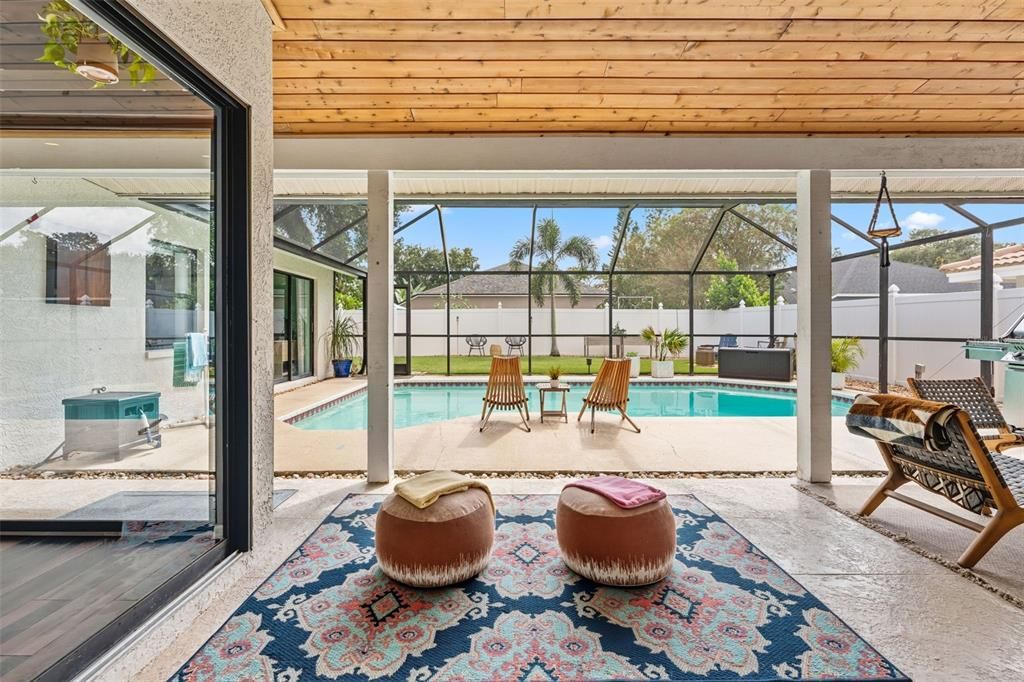 Activo con contrato: $779,900 (4 camas, 2 baños, 2121 Pies cuadrados)