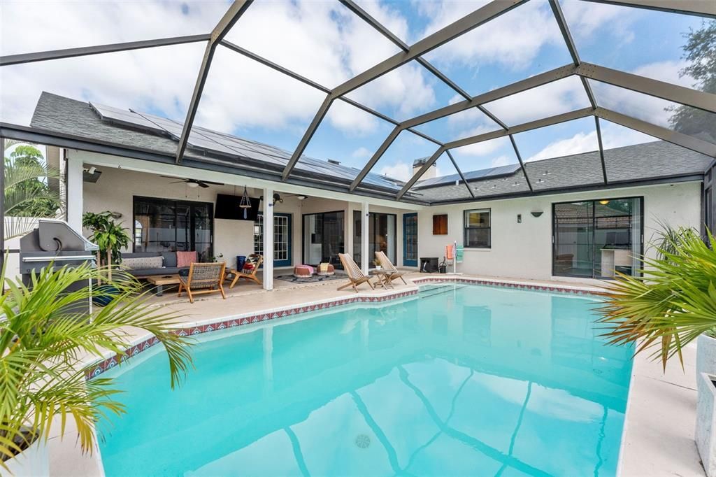 Activo con contrato: $779,900 (4 camas, 2 baños, 2121 Pies cuadrados)