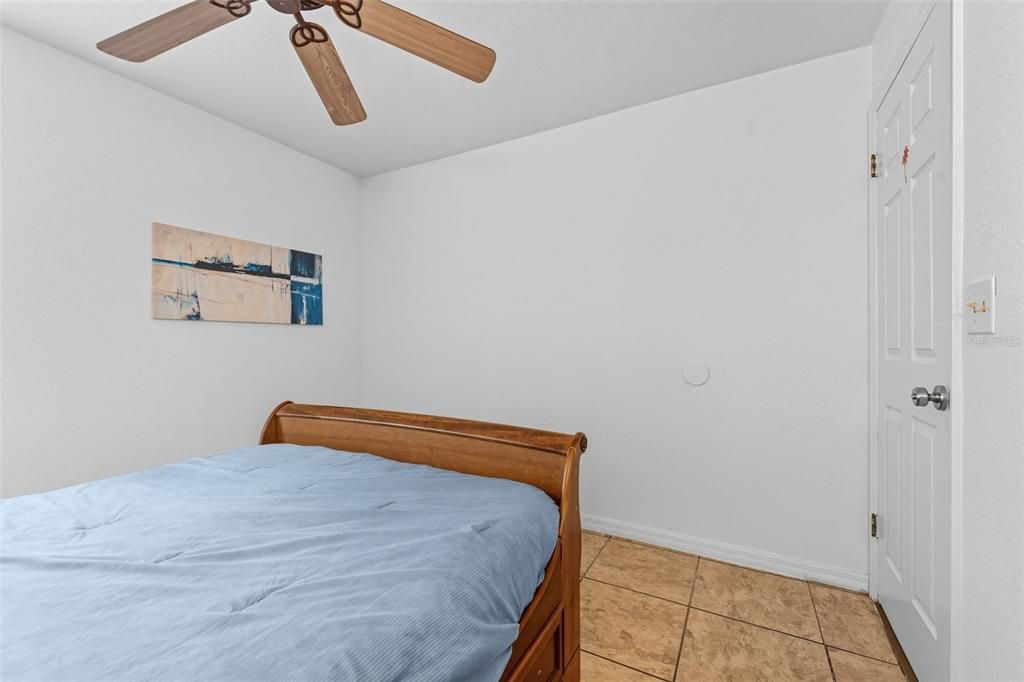 Activo con contrato: $779,900 (4 camas, 2 baños, 2121 Pies cuadrados)