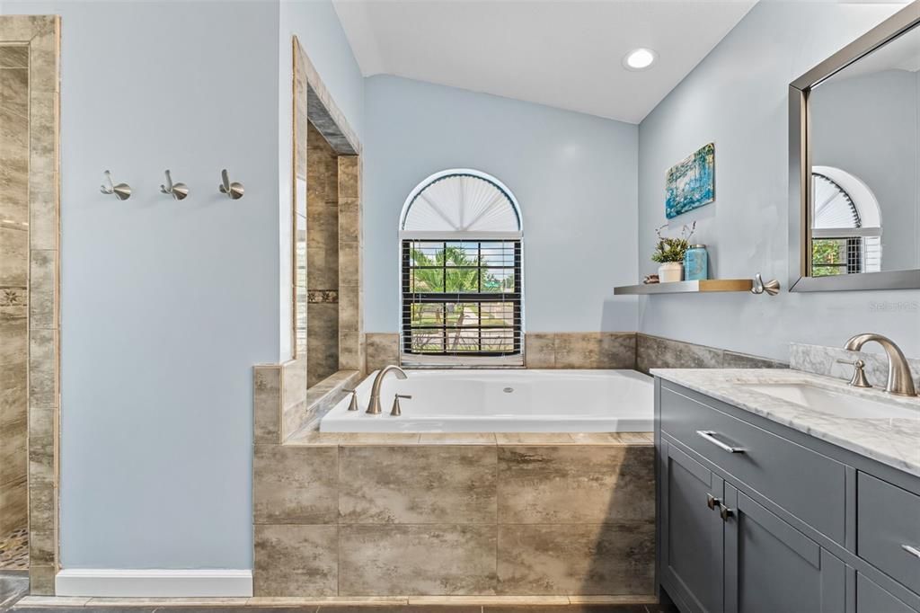 Activo con contrato: $779,900 (4 camas, 2 baños, 2121 Pies cuadrados)