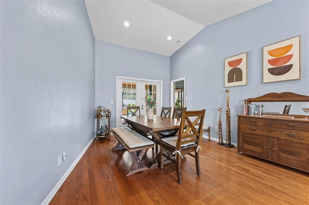 Activo con contrato: $779,900 (4 camas, 2 baños, 2121 Pies cuadrados)