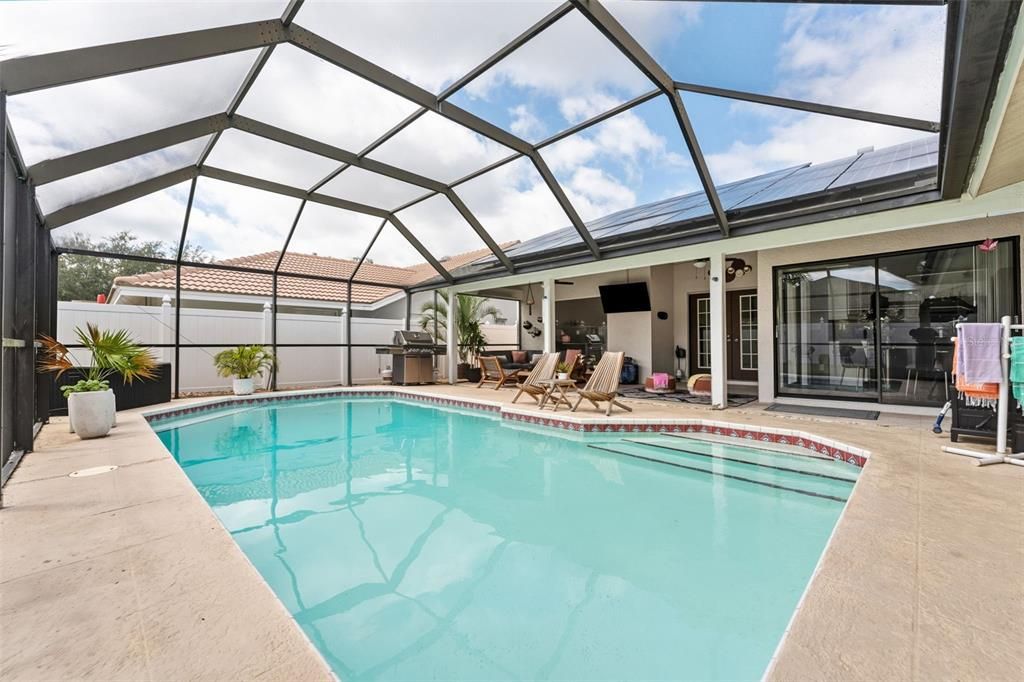 Activo con contrato: $779,900 (4 camas, 2 baños, 2121 Pies cuadrados)