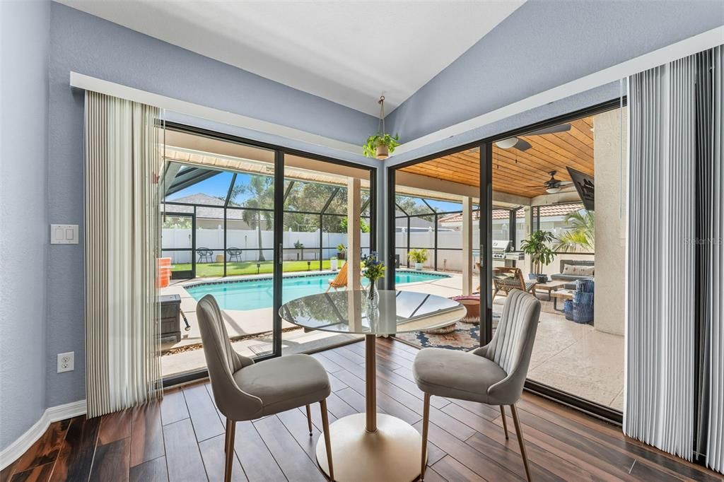 Activo con contrato: $779,900 (4 camas, 2 baños, 2121 Pies cuadrados)