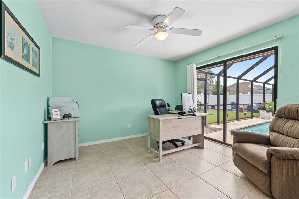 Activo con contrato: $779,900 (4 camas, 2 baños, 2121 Pies cuadrados)