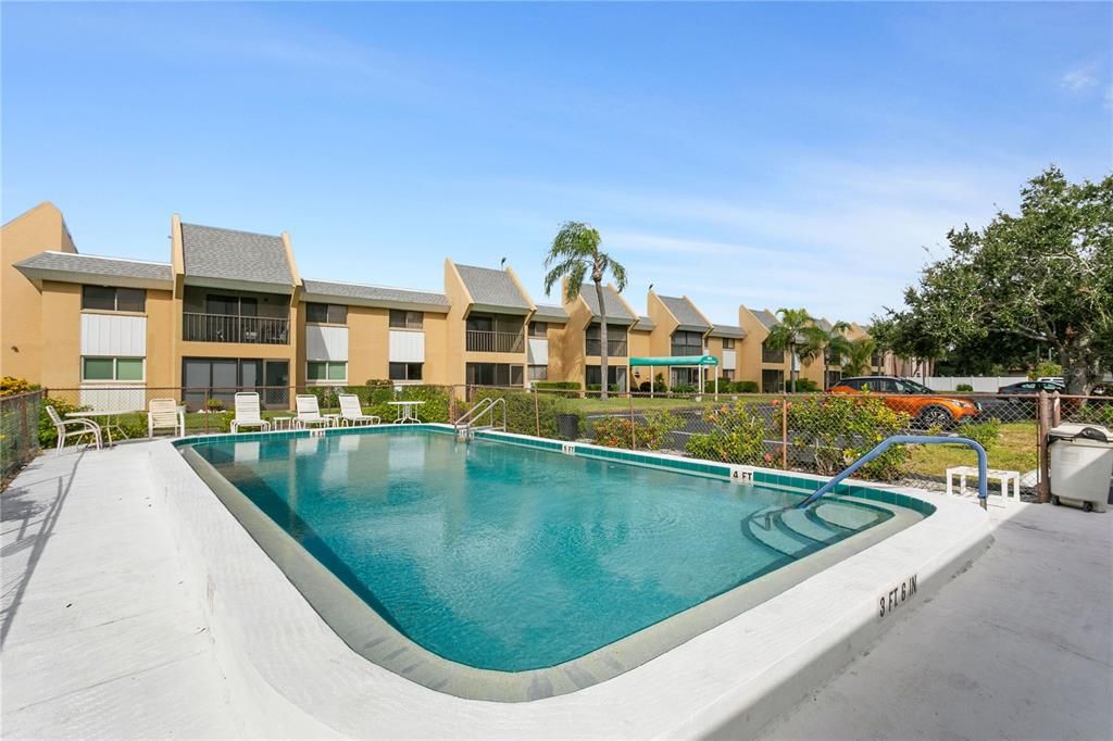 For Sale: $120,000 (1 beds, 1 baths, 631 Square Feet)