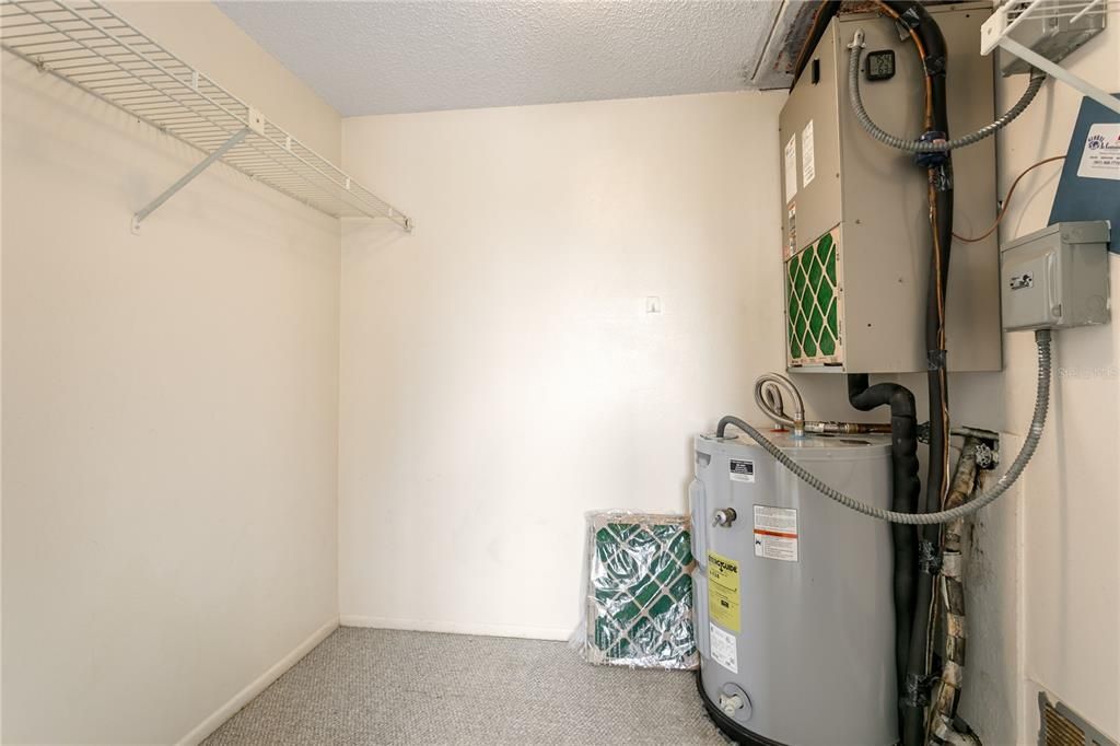 For Sale: $120,000 (1 beds, 1 baths, 631 Square Feet)