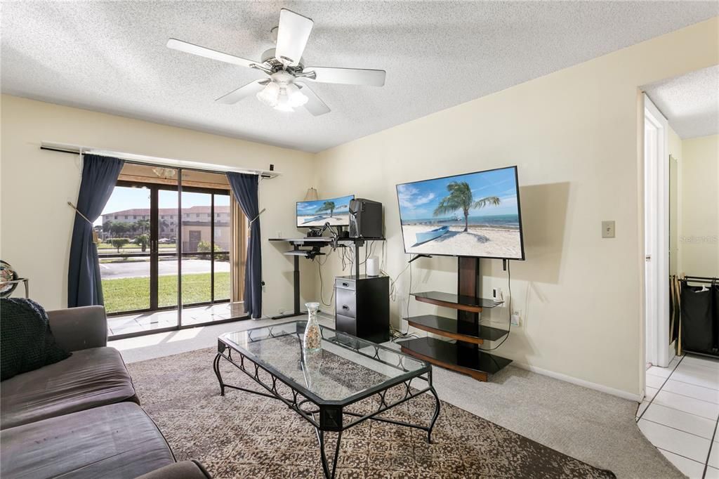 For Sale: $120,000 (1 beds, 1 baths, 631 Square Feet)