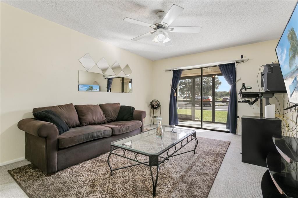 For Sale: $120,000 (1 beds, 1 baths, 631 Square Feet)