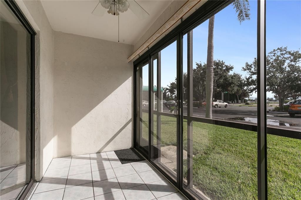 For Sale: $120,000 (1 beds, 1 baths, 631 Square Feet)