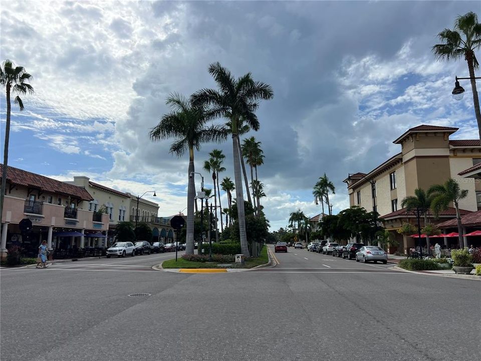 For Sale: $120,000 (1 beds, 1 baths, 631 Square Feet)