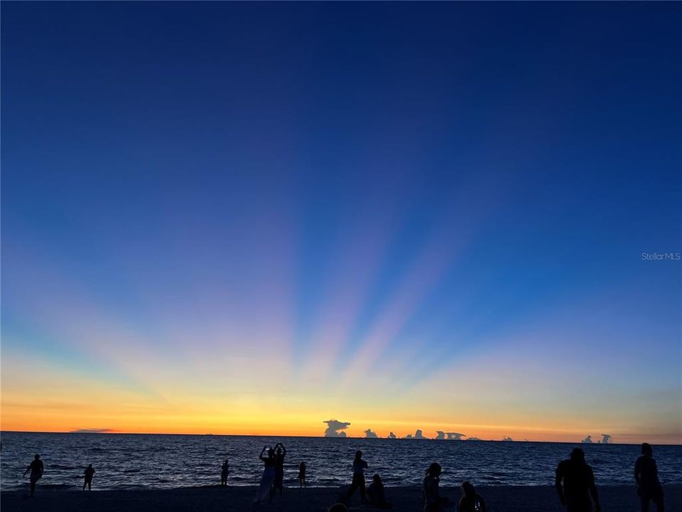 For Sale: $120,000 (1 beds, 1 baths, 631 Square Feet)