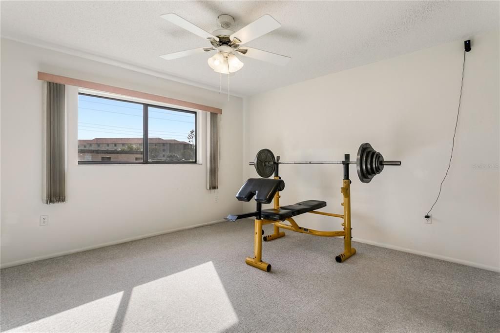 For Sale: $120,000 (1 beds, 1 baths, 631 Square Feet)