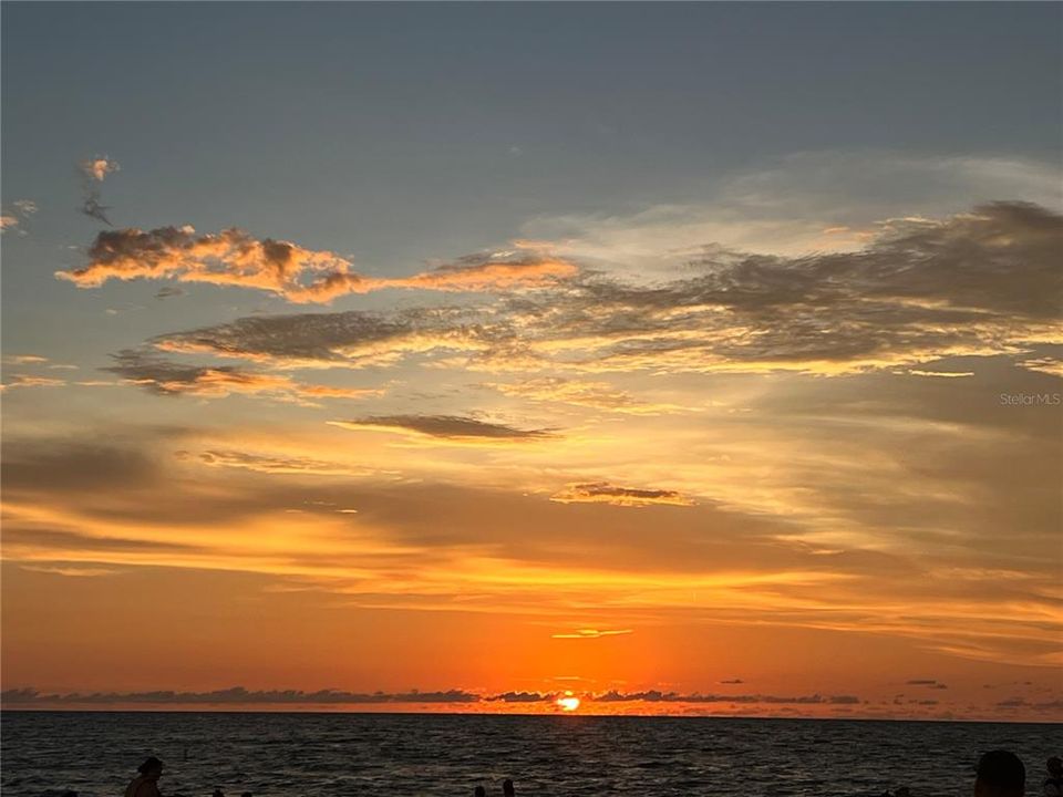 For Sale: $120,000 (1 beds, 1 baths, 631 Square Feet)