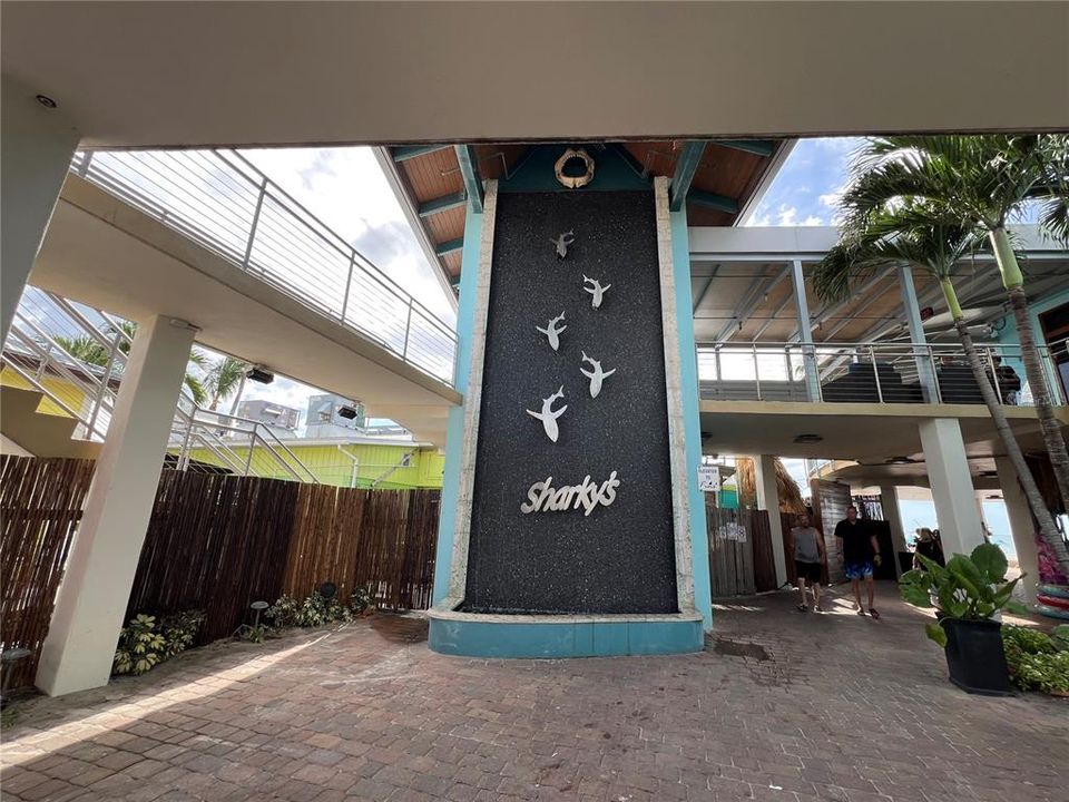 For Sale: $120,000 (1 beds, 1 baths, 631 Square Feet)