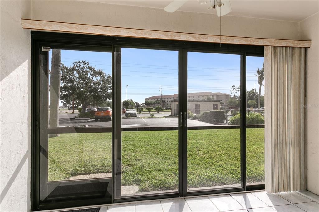 For Sale: $120,000 (1 beds, 1 baths, 631 Square Feet)