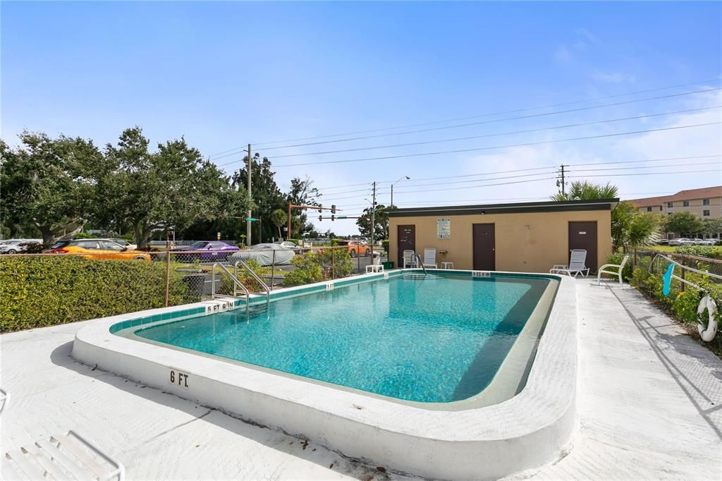 For Sale: $120,000 (1 beds, 1 baths, 631 Square Feet)