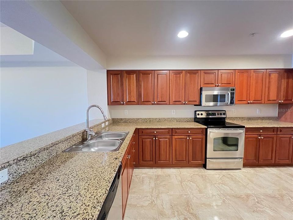 For Rent: $2,000 (3 beds, 2 baths, 1845 Square Feet)