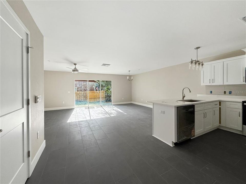 出租: $2,650 (2 贝兹, 2 浴室, 1800 平方英尺)