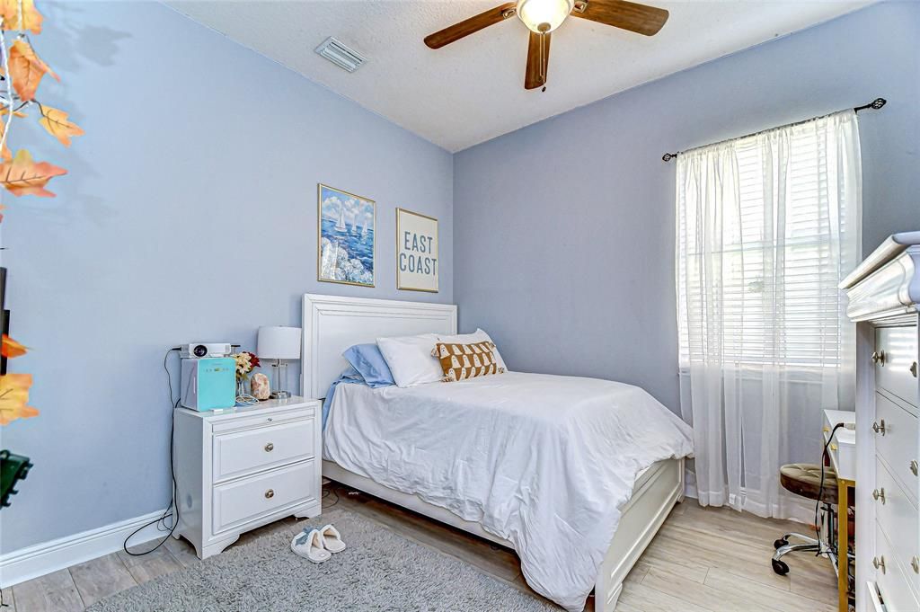 Под контрактом: $609,900 (4 спален, 3 ванн, 2647 Квадратных фут)